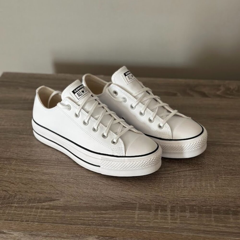 🚨SALE🚨 Converse Chuck Taylor All Star Platform Shoes - 9.5 Womens